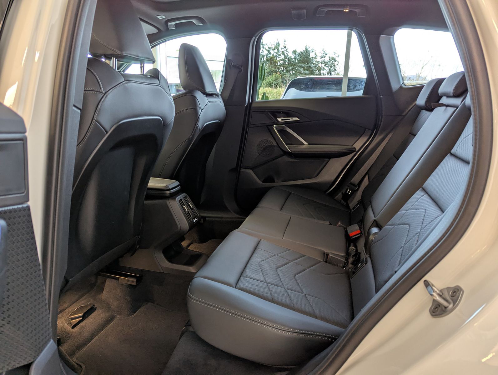 BMW X1 18 d M-Sport Pano Premium-Travel-Paket AHK - Image 14