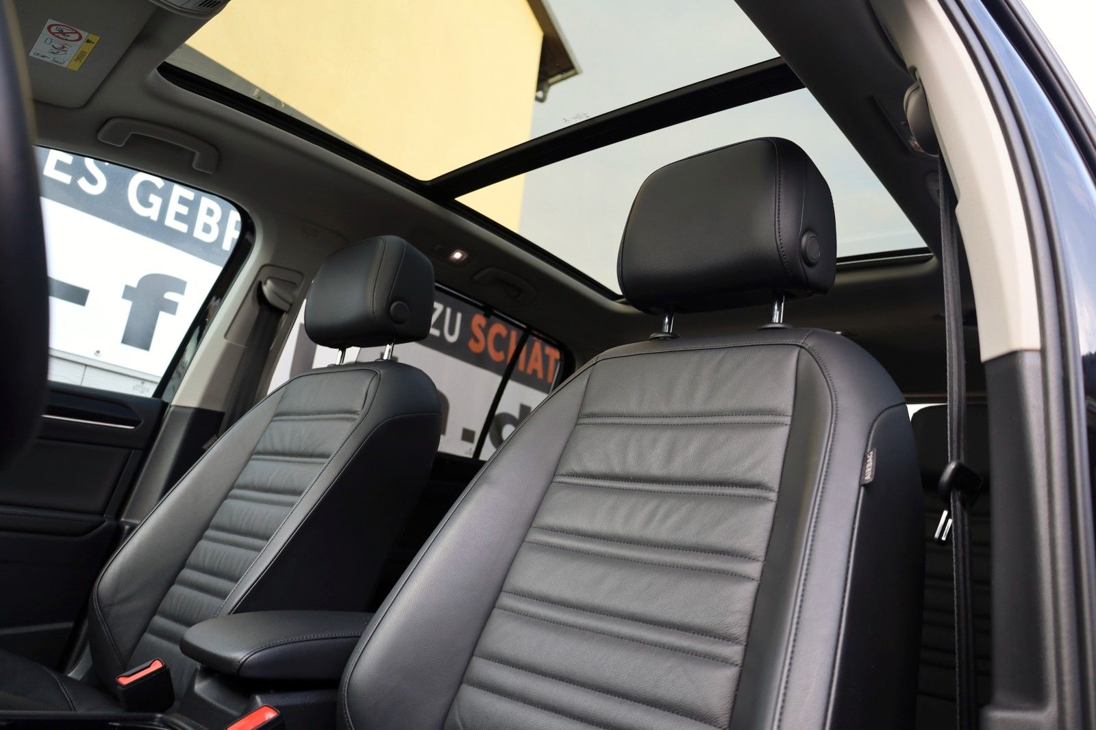 Fahrzeugabbildung Volkswagen Touran Highline Leder,Navi,LED,ACC,Panorama,SH