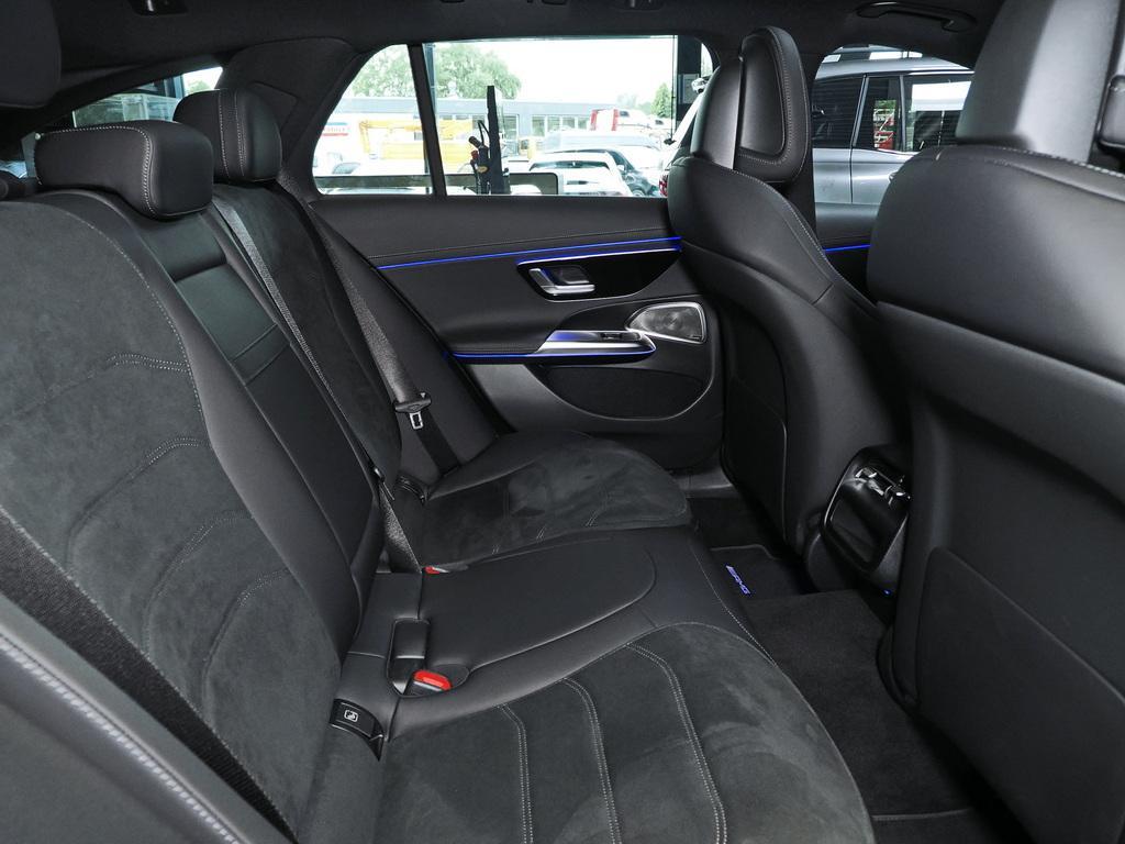 Mercedes-Benz E 220 d T AMG NIGHT PANO DISTRONIC 4D-SOUND