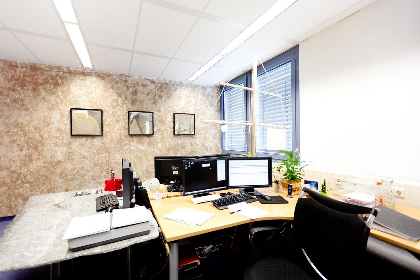 showroom-image-top