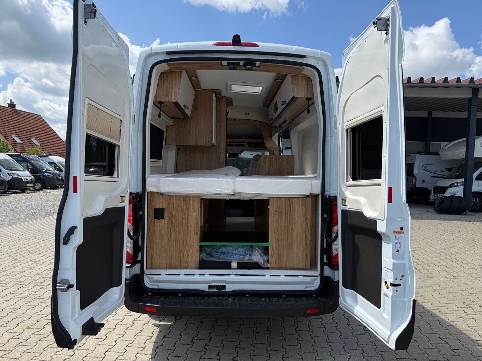 Fahrzeugabbildung Karmann Dexter 4x4 DE 570 AW AHK, Allrad, RFK, Alufelgen