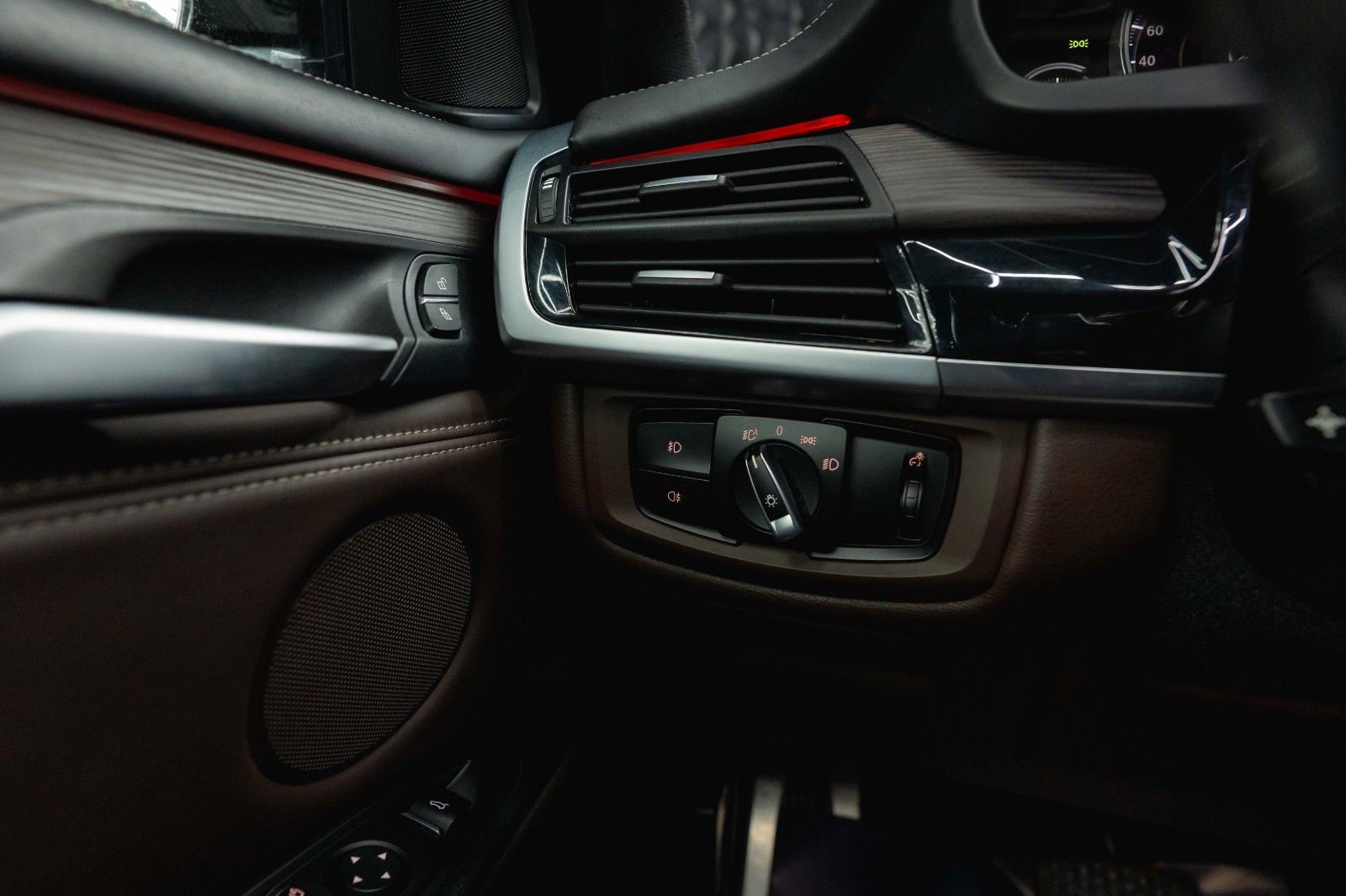 Fahrzeugabbildung BMW X5 M50d Performance *Pano*CarPlay*DAB*360°*  19%