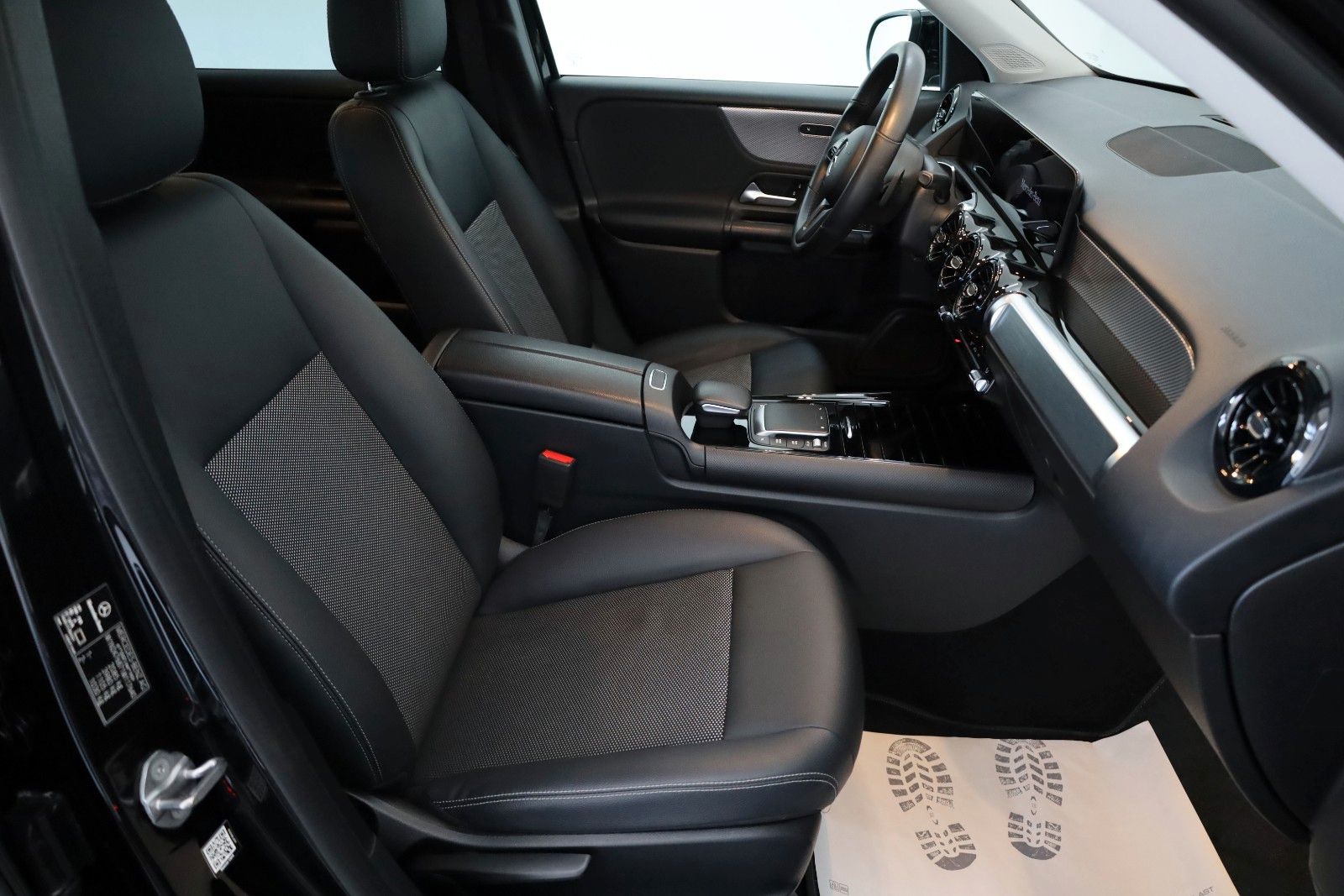 Fahrzeugabbildung Mercedes-Benz GLB 200 ,Leder,Navi,LED,SH,Kamera,Carplay