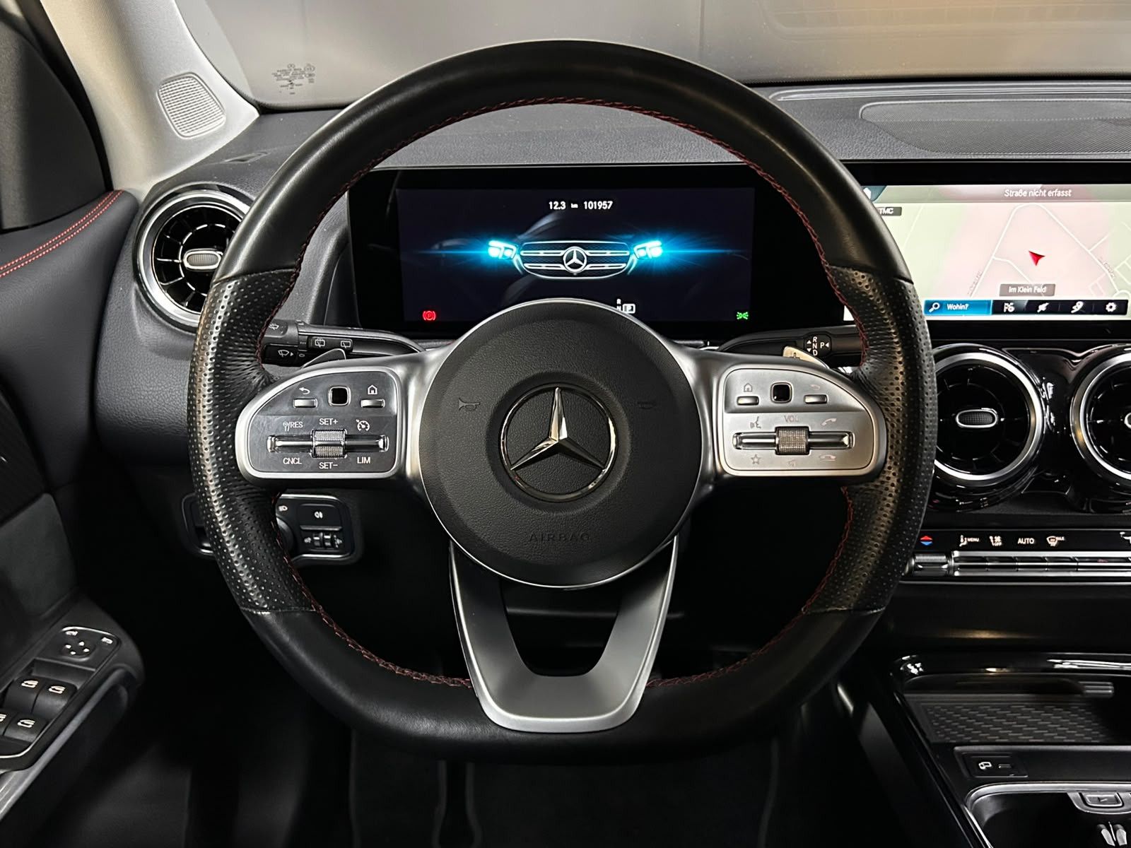Fahrzeugabbildung Mercedes-Benz GLB 250 CGI 2X AMG Line >NIGHT+WIDES+LED+SHZ+19"