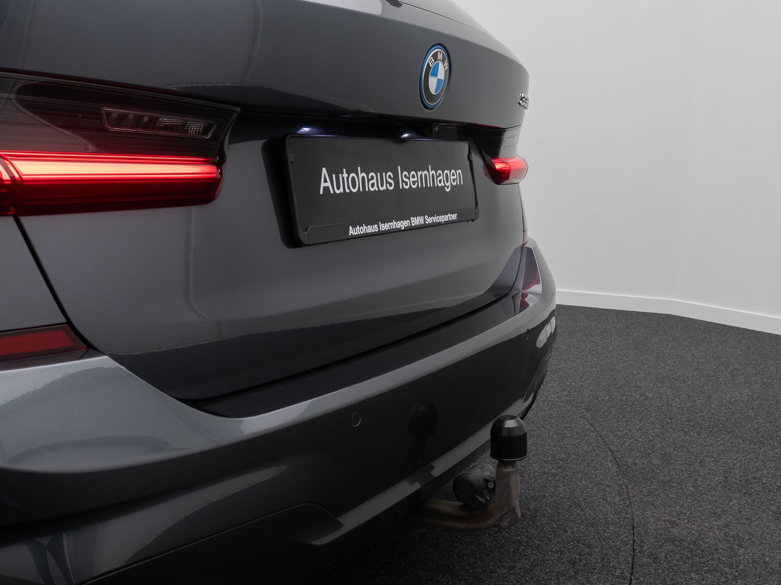 Fahrzeugabbildung BMW 330e M Sport Laser DAB HUD 360° Panorama AHK 19"