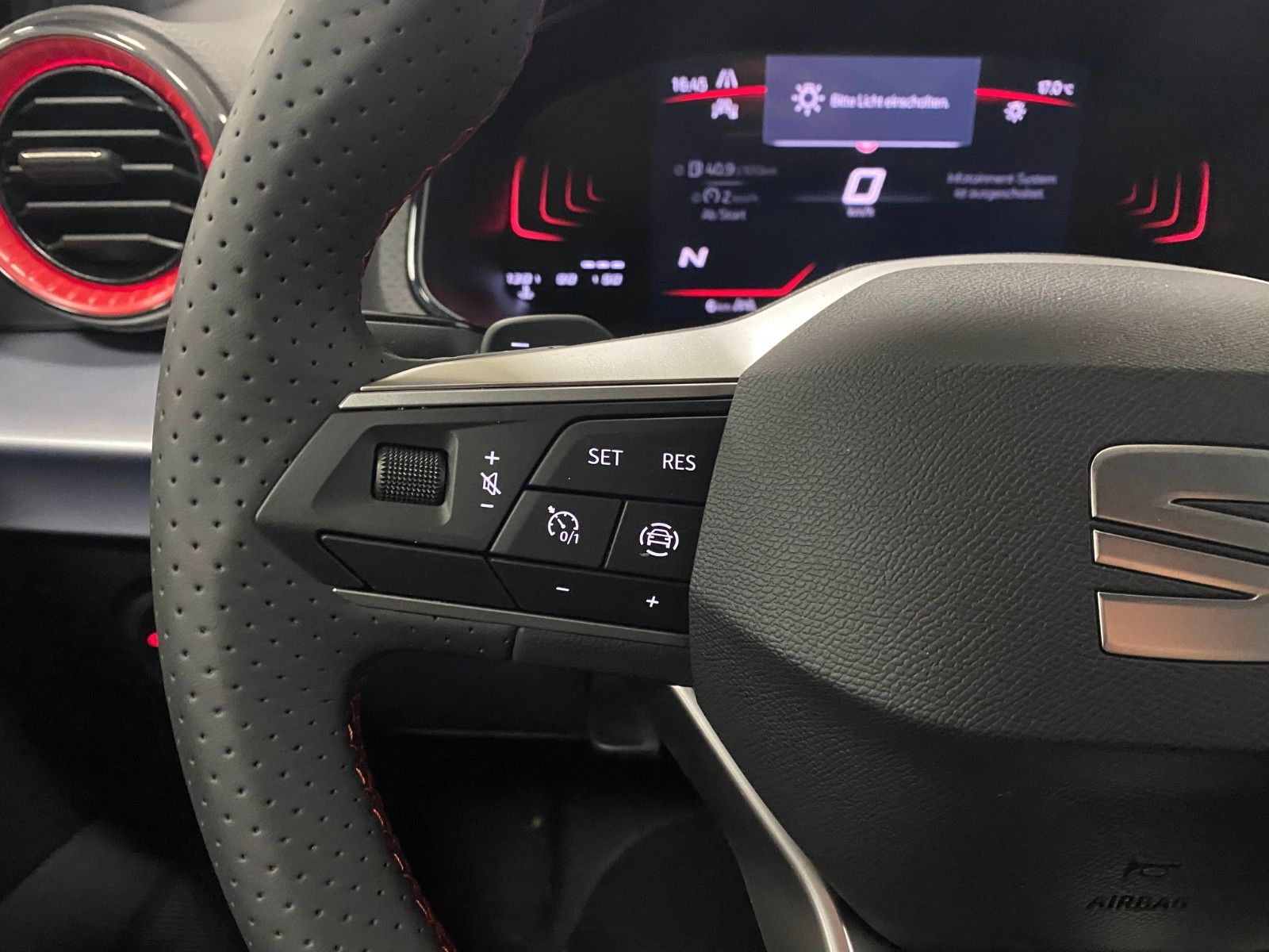 Fahrzeugabbildung SEAT Arona 1.0 TSI FR Garantie 2030+voll LED++KAMERA+