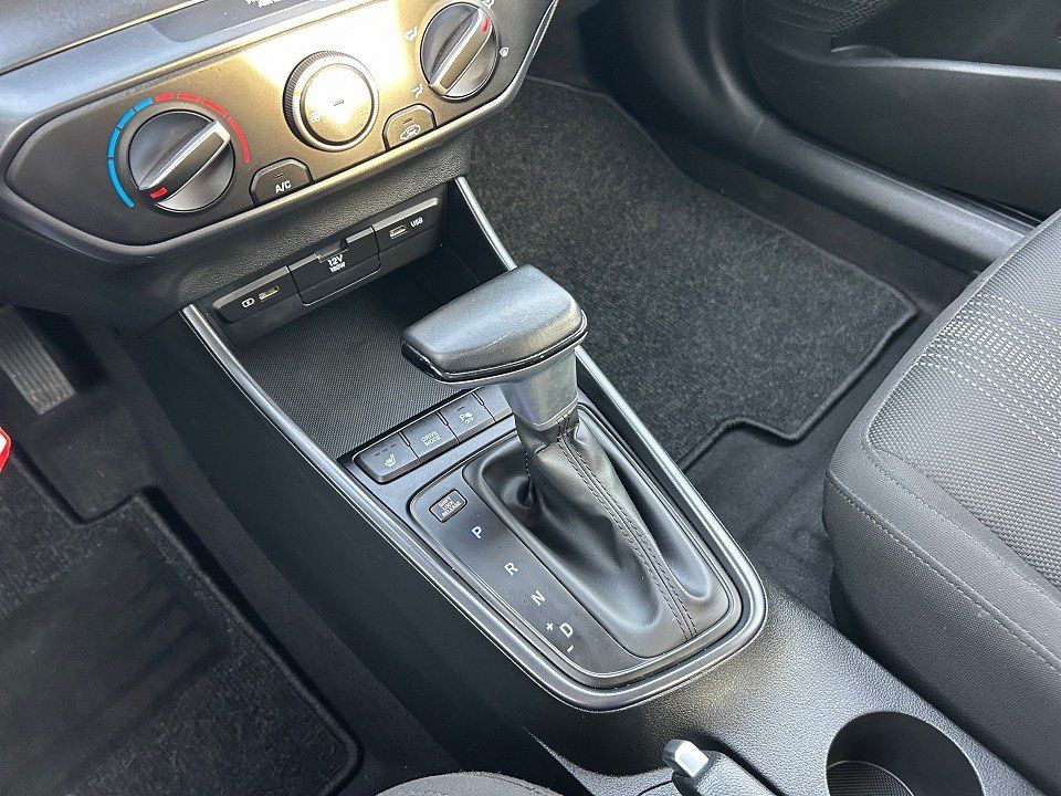 Fahrzeugabbildung Hyundai i20 1.0T 48V 7DCT SELECT FUNK-P 1HD GARANTIE-28