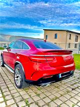 Mercedes-Benz GLE 350 d 4MATIC -AMG PAKET - Mercedes-Benz GLE 350 mit Diesel-Antrieb: Rot
