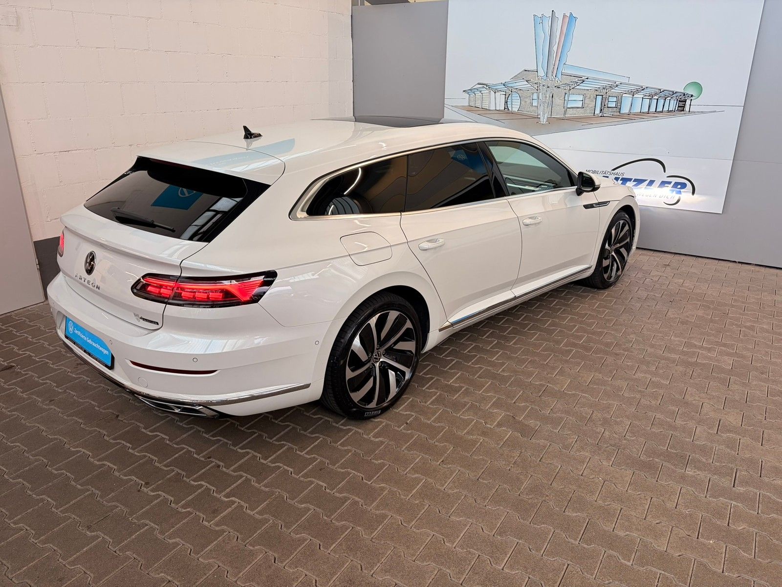 Fahrzeugabbildung Volkswagen Arteon SB R-Line 2.0 TSI DSG 4M +ACC +IQ.Light - mit KI generiert/bearbeitet