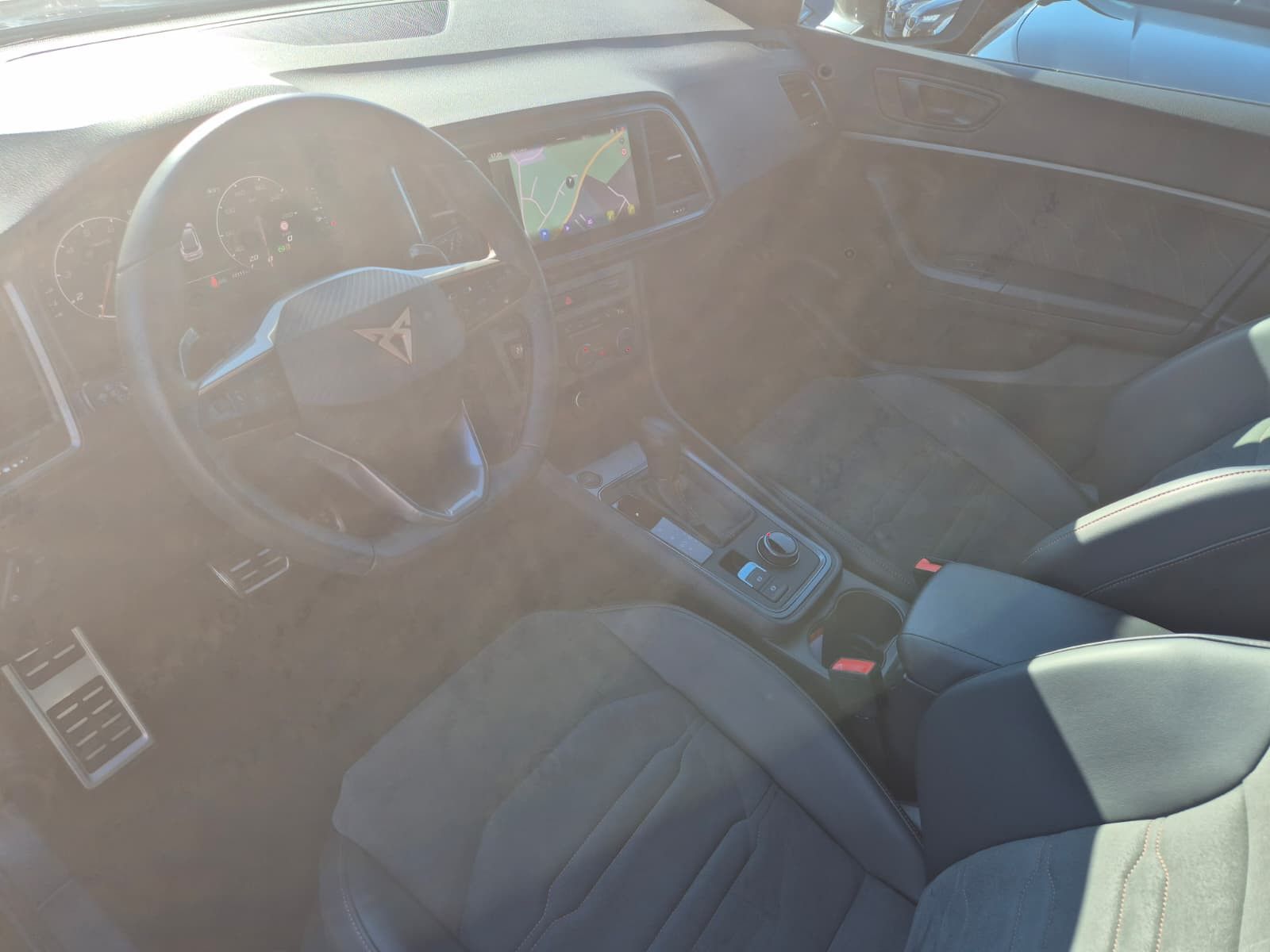 Fahrzeugabbildung CUPRA Ateca 1.5 TSI DSG PANO*DINAMICA*ACC*KAM*AHK*19"
