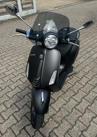 Vespa Primavera S Mattschwarz