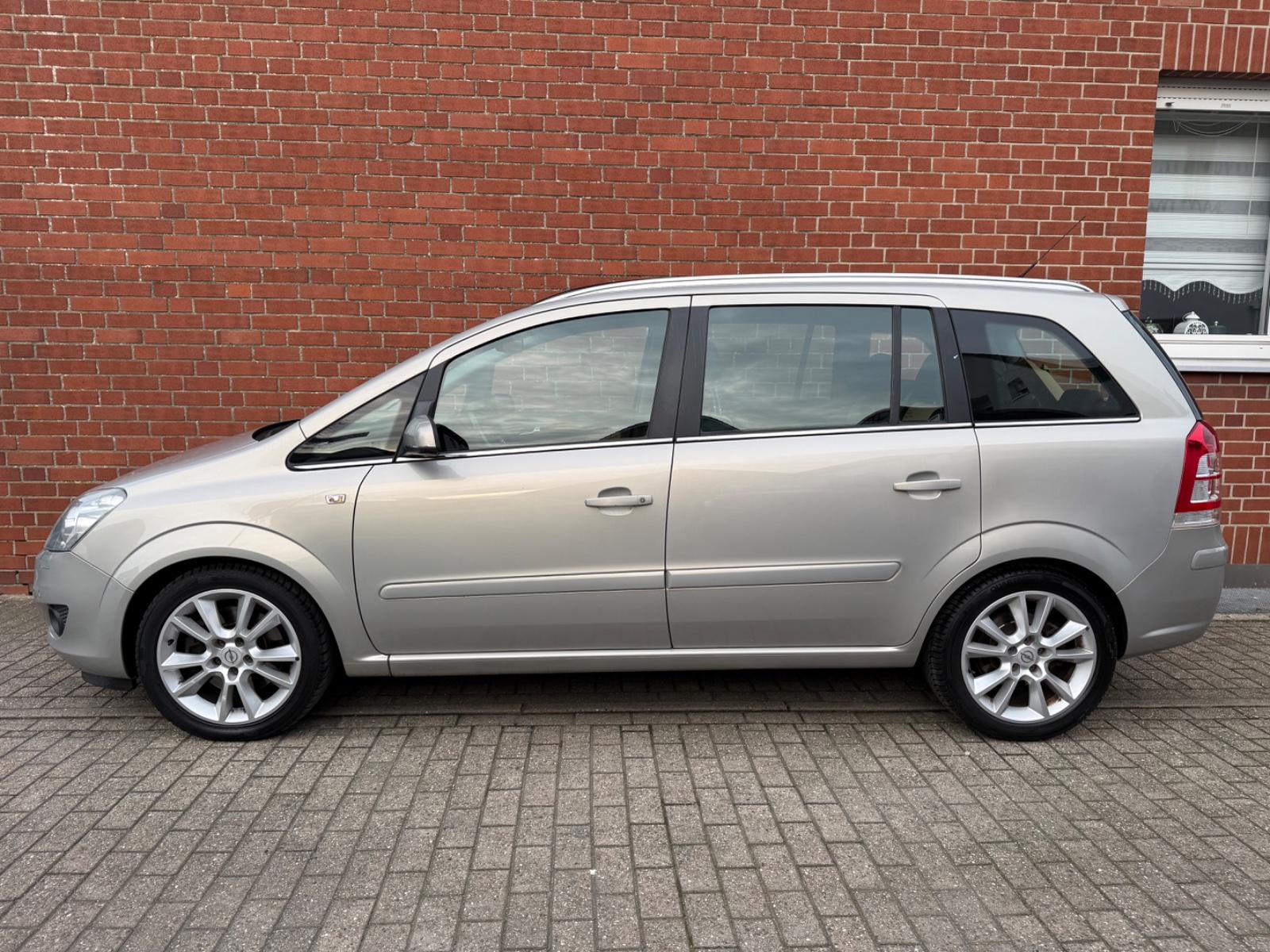 Opel Zafira B Cosmo 2.0Turbo"Navi"SiHz"Pano"7-Sitzer