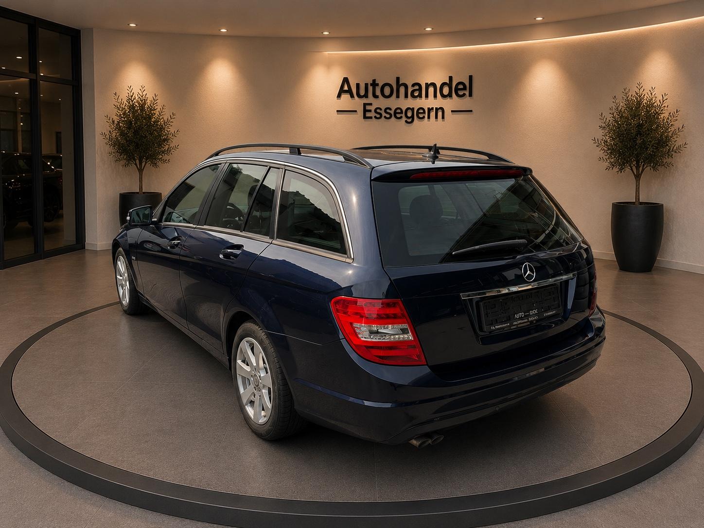 Mercedes-Benz C200 2011 — photo 7