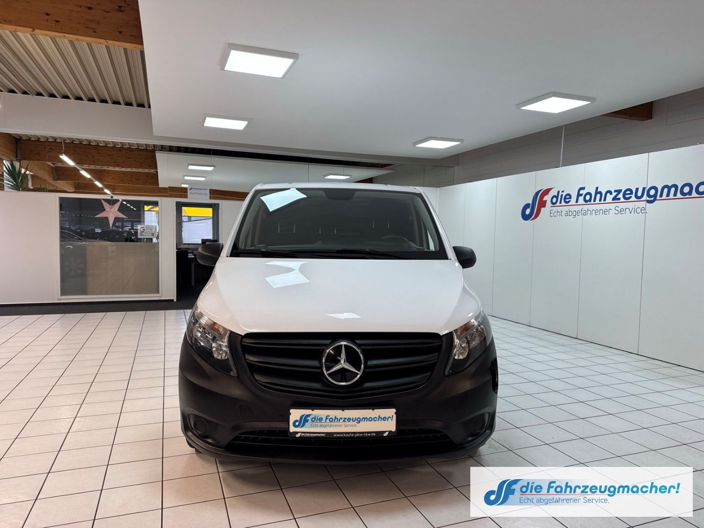 Fahrzeugabbildung Mercedes-Benz Vito Kasten e111 lang DAB SHZ Rückfahrkam. Notbr