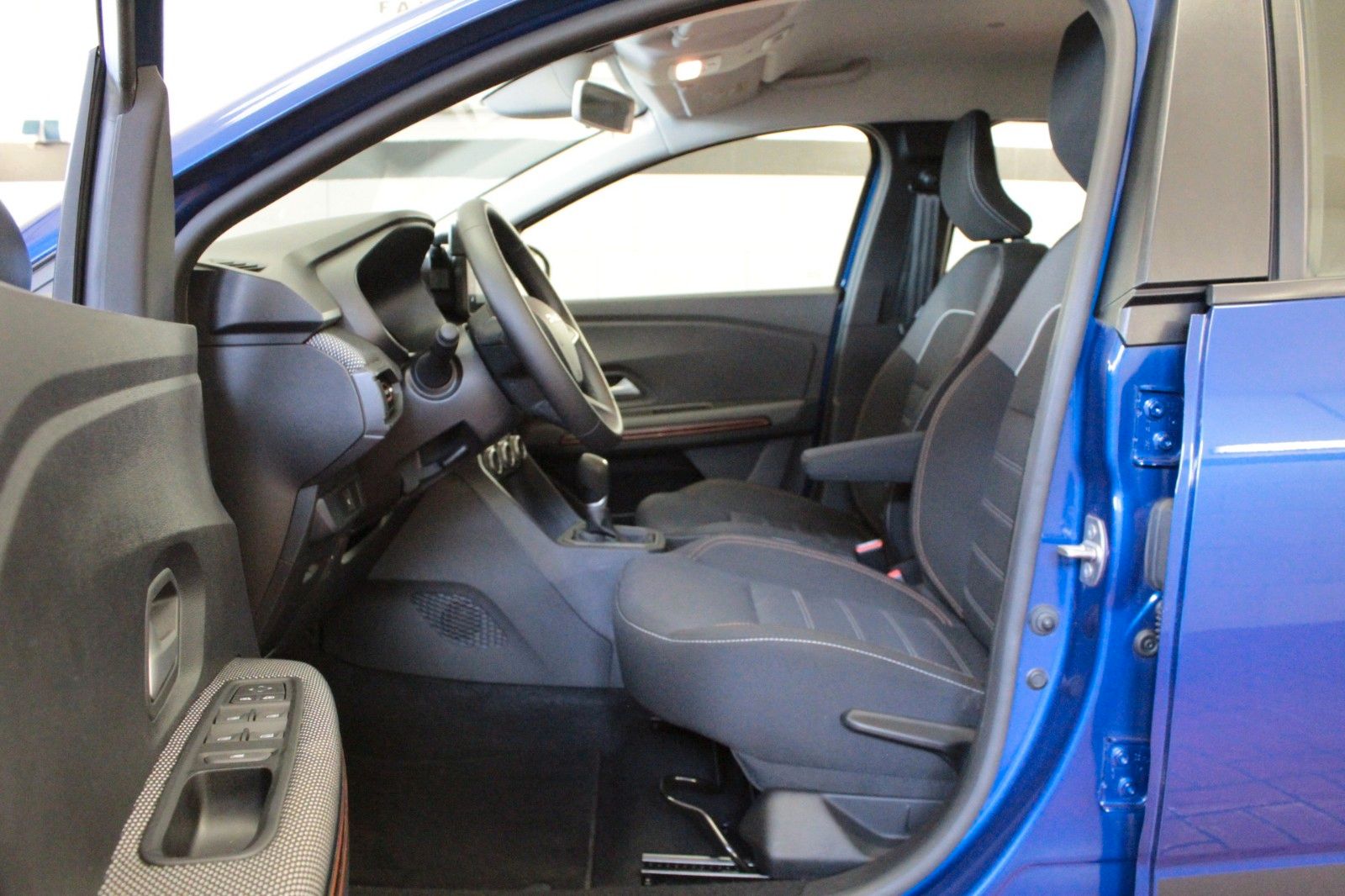 Fahrzeugabbildung Dacia Sandero Stepway TCE 90  CVT Automatik
