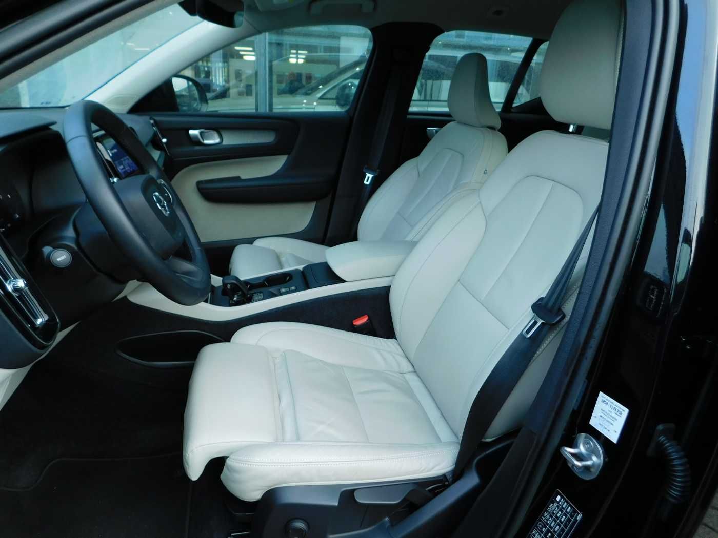 Fahrzeugabbildung Volvo XC40 B3 Core 'Leder, Sitzheizung'