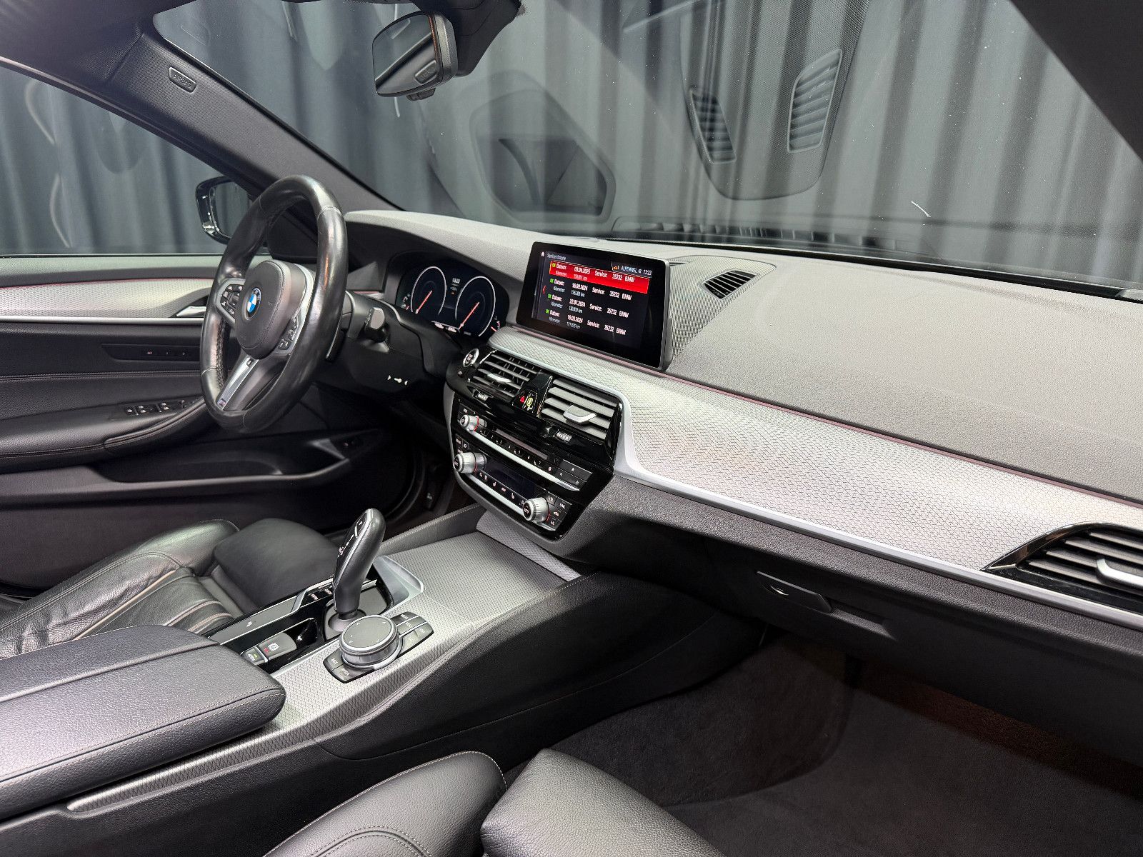 Fahrzeugabbildung BMW 540i Touring xDrive M Sport|HIFI|HuD|PANO|KEYLES