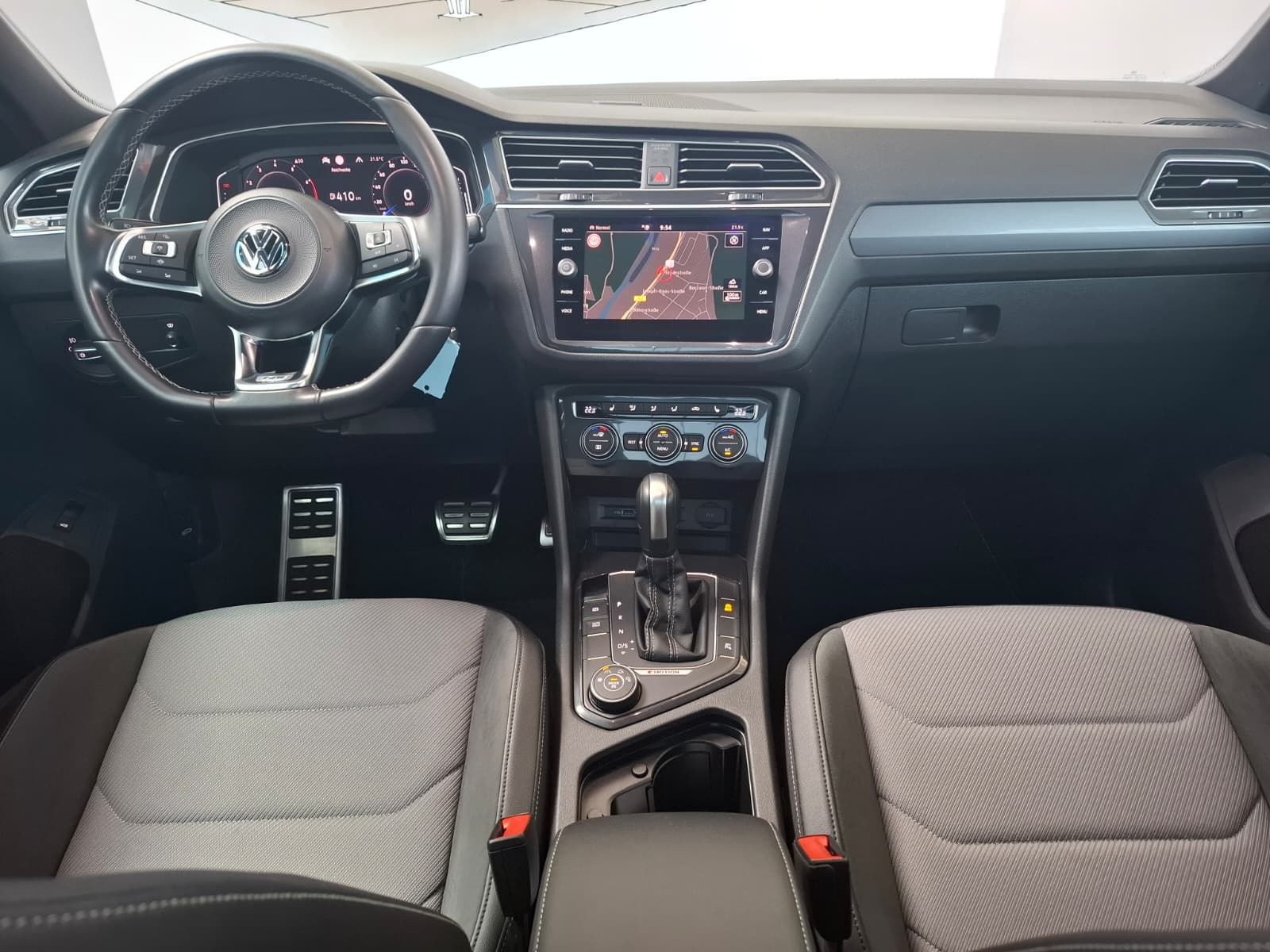 Fahrzeugabbildung Volkswagen Tiguan Highline 2.0TSI DSG 4-Motion R-Line + AHK