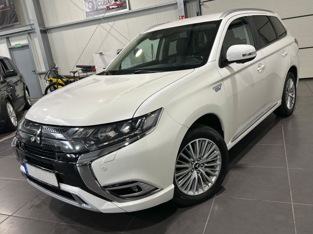 Mitsubishi Outlander 2.4 PHEV Plus 4WD Automatik **Navi**