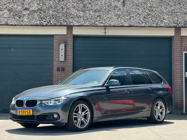 BMW 318i Touring -