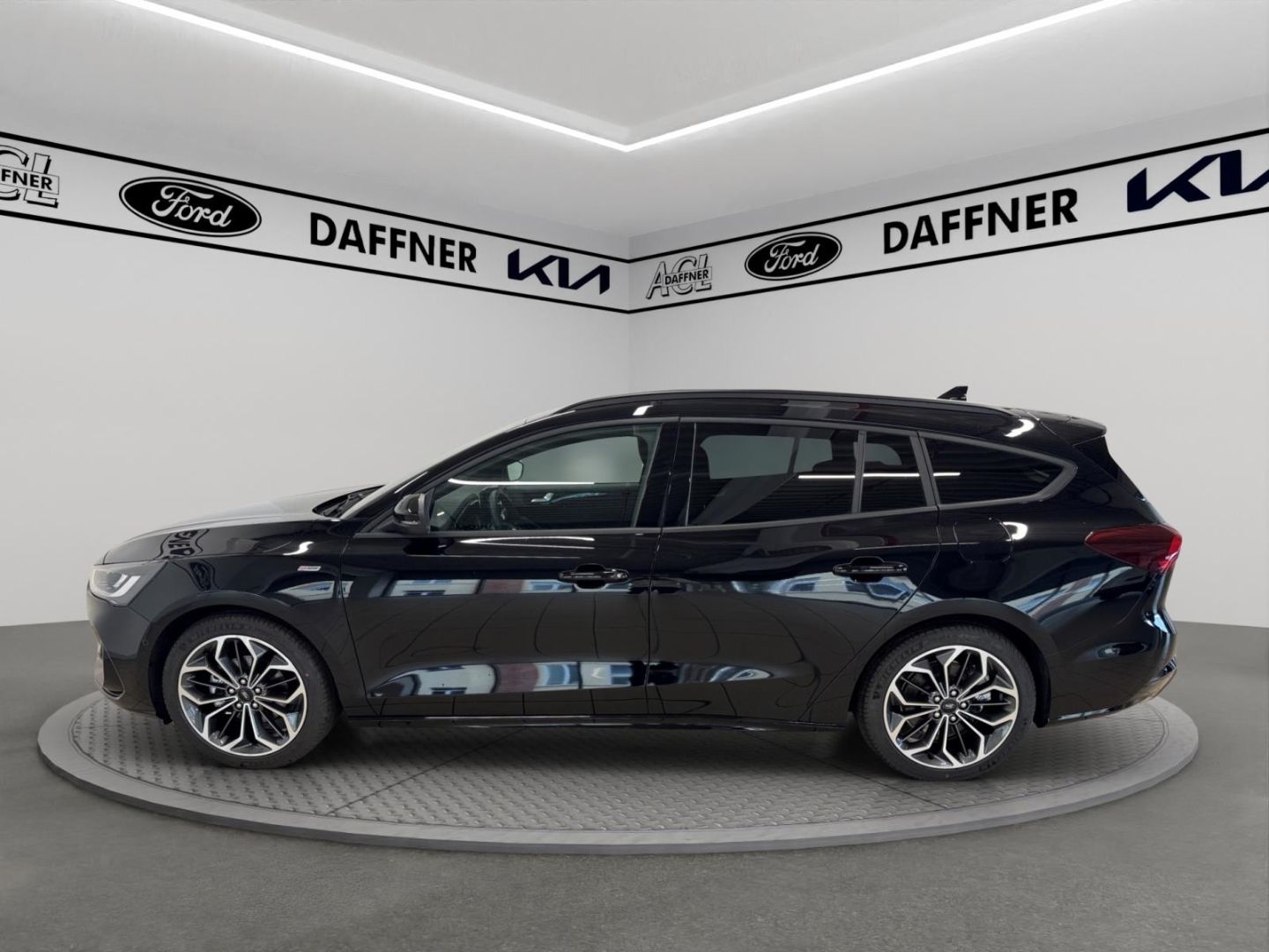 Fahrzeugabbildung Ford Focus Turnier ST-Line X 18 AHK Navi SpurhalteASS