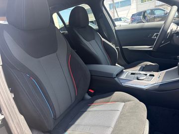 BMW 320d xDrive Touring M Sportpaket Head-Up HiFi
