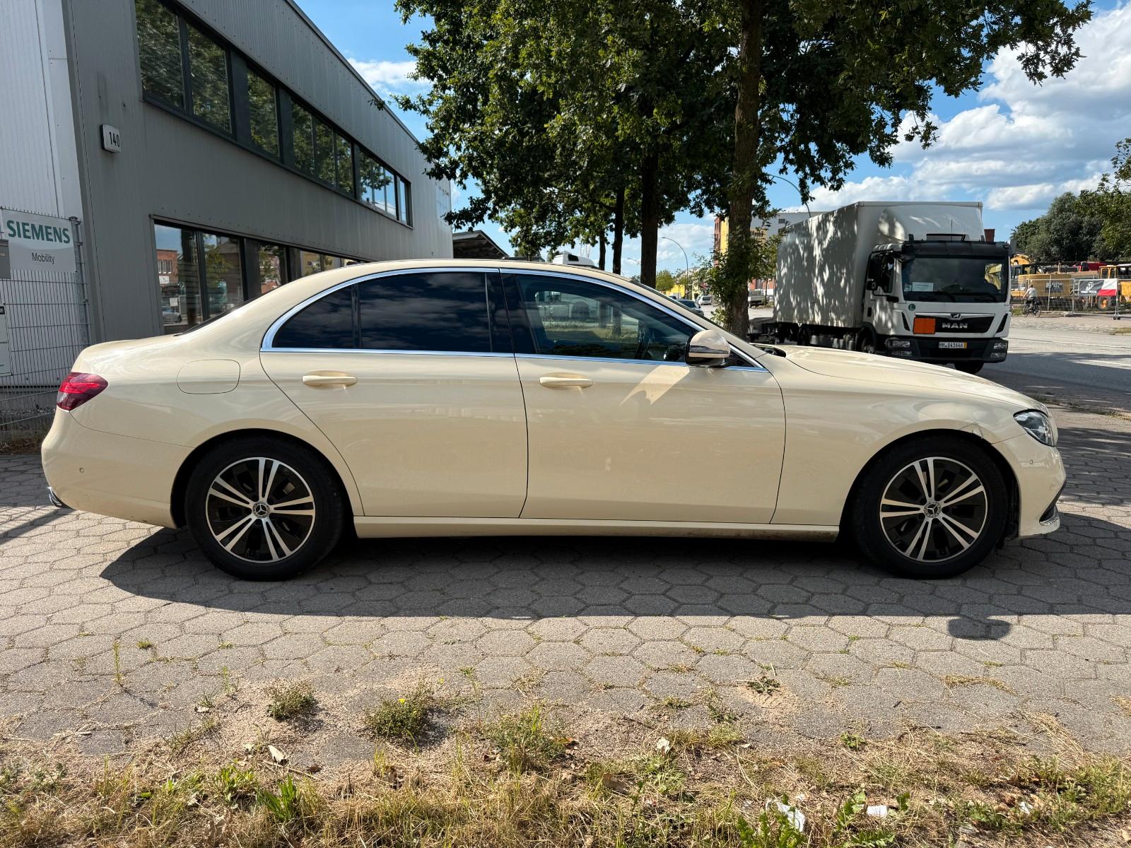 Mercedes-Benz E 220d-Limousine-Avantgarde-MBUX-Navi-Kamera