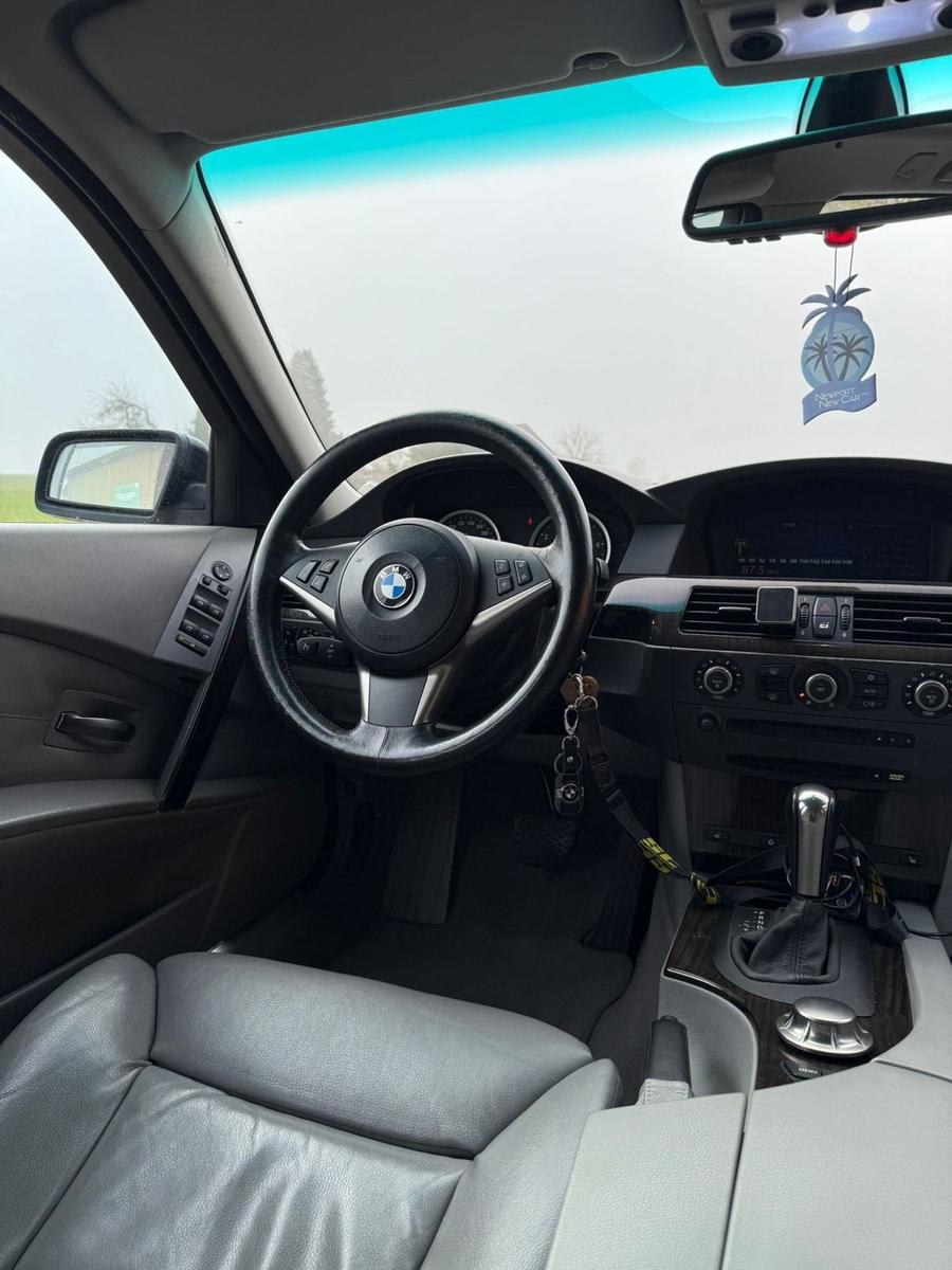 BMW 530 2005 — interior