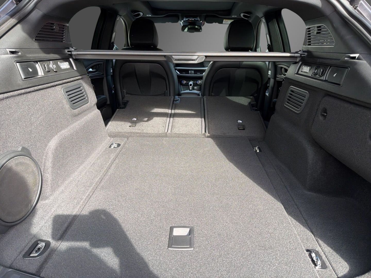 Fahrzeugabbildung Alfa Romeo Stelvio Veloce Q4 2.0 Turbo - AHK - 21 Zoll- Pan