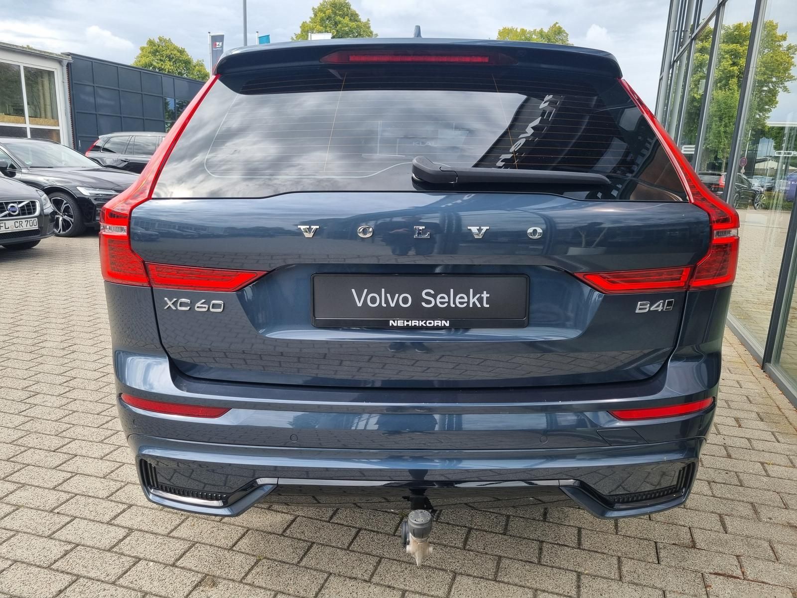 Fahrzeugabbildung Volvo XC60 B4 Diesel AWD Plus Dark 'AHK'