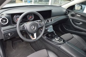 Mercedes E 220 - 12