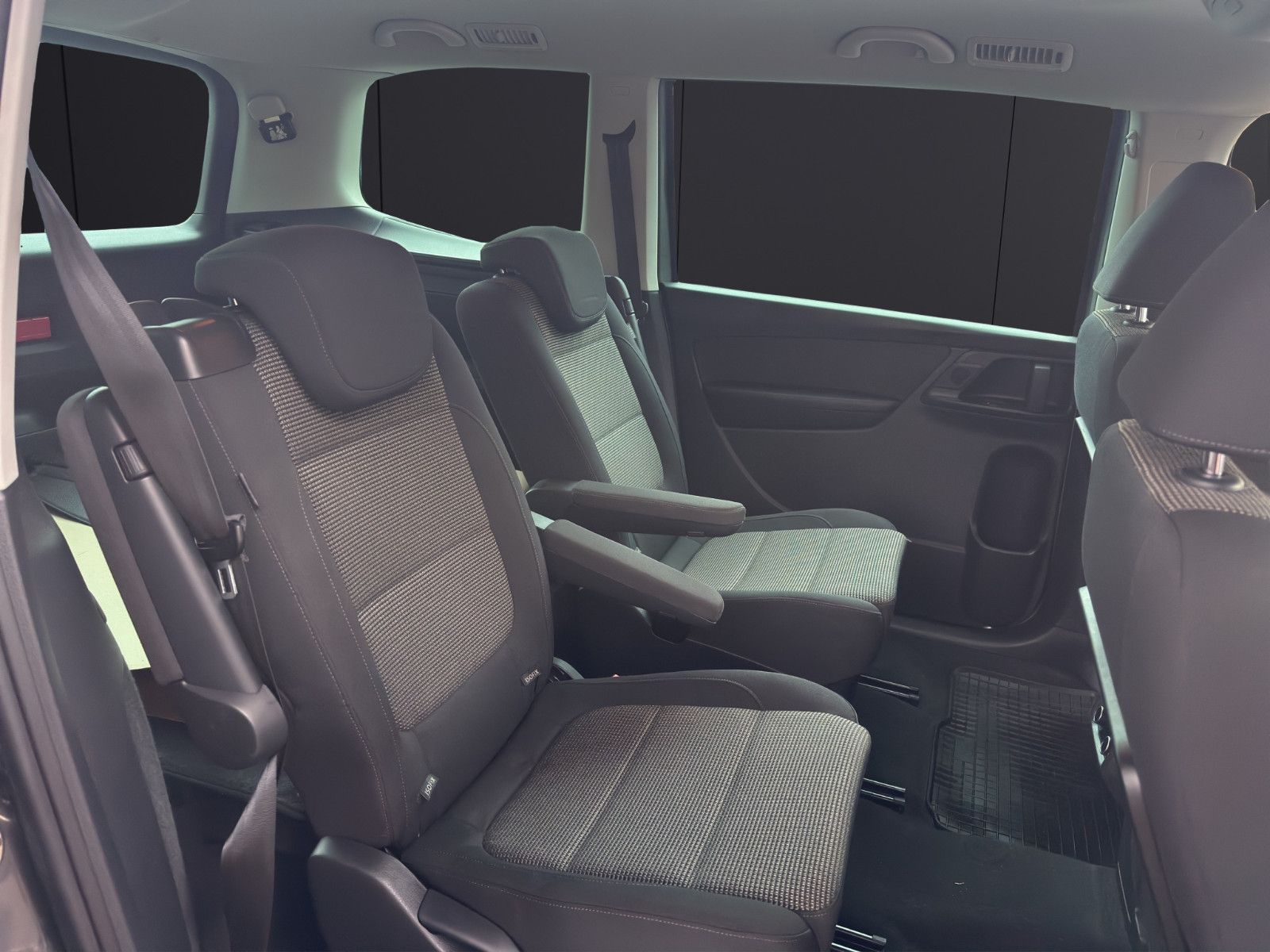 Fahrzeugabbildung Volkswagen Sharan Comfortline BMT/6 Sitze/Standheizung/Cam