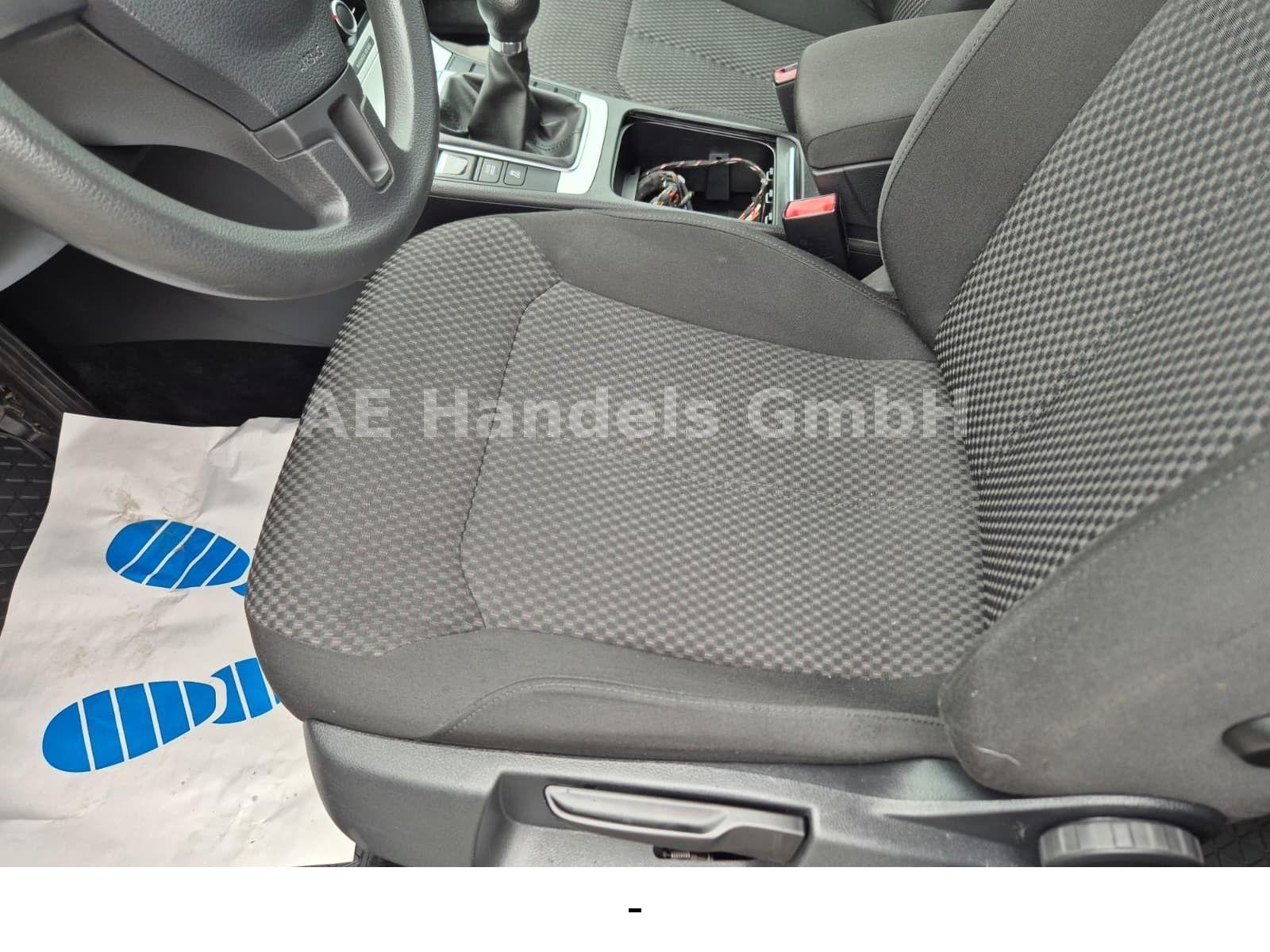Volkswagen Passat 2012 — photo 18