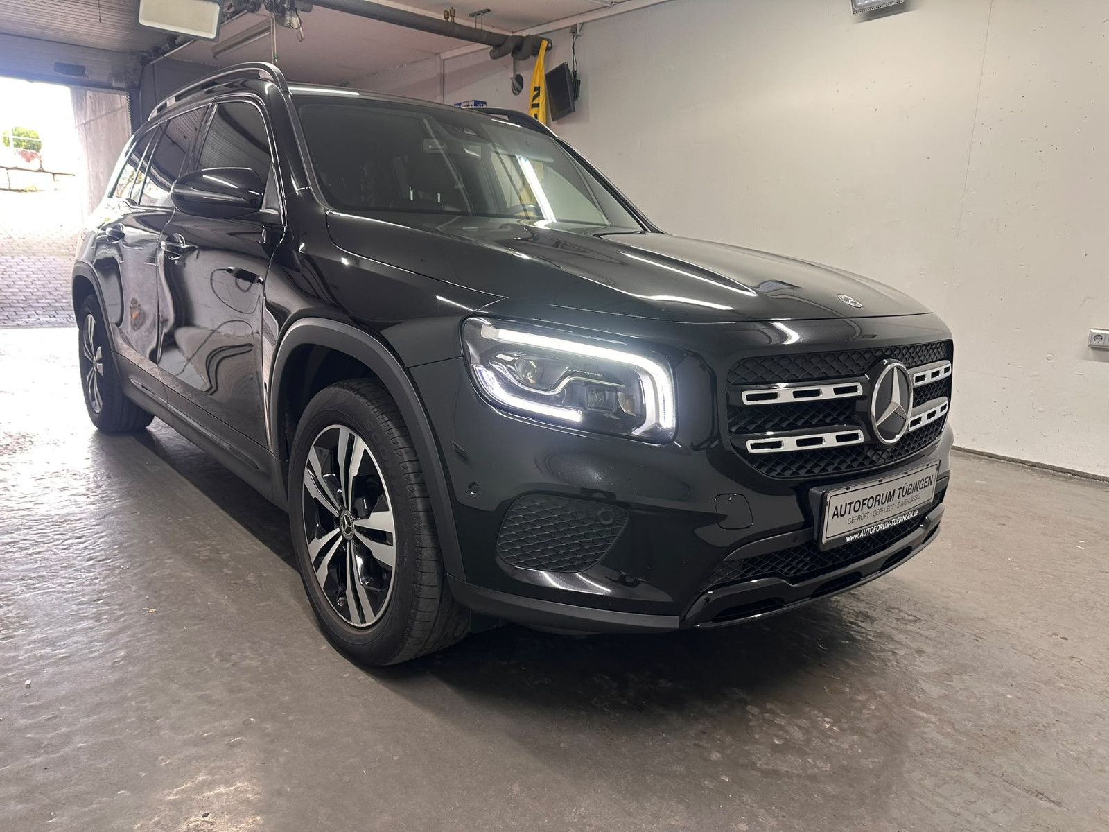 Fahrzeugabbildung Mercedes-Benz GLB 200 d 4MATIC DCT*NIGHT*AHK*KEYLESS*