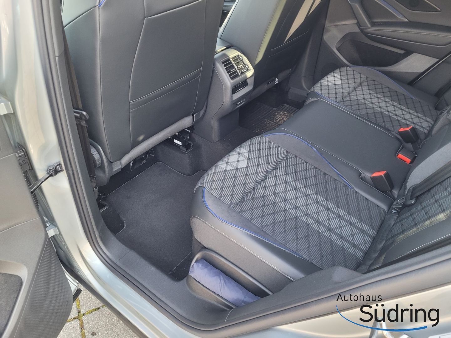 Tiguan 2,0 R-Line TSI DSG 4Motion HUD AHK Matrix