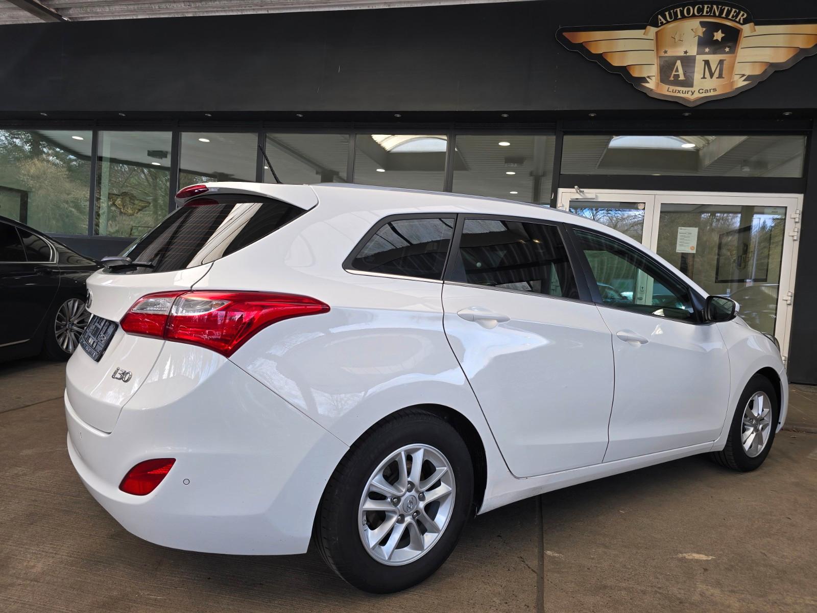 Hyundai i30 Kombi 1.6 GDi blue Passion Automatik Park/LM