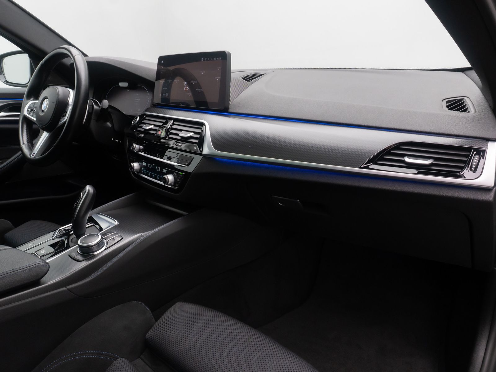Fahrzeugabbildung BMW 520d xD M Sport Panoram Kamera Laser HUD H/K 19"