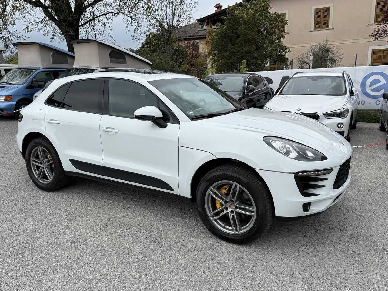 PORSCHE Macan