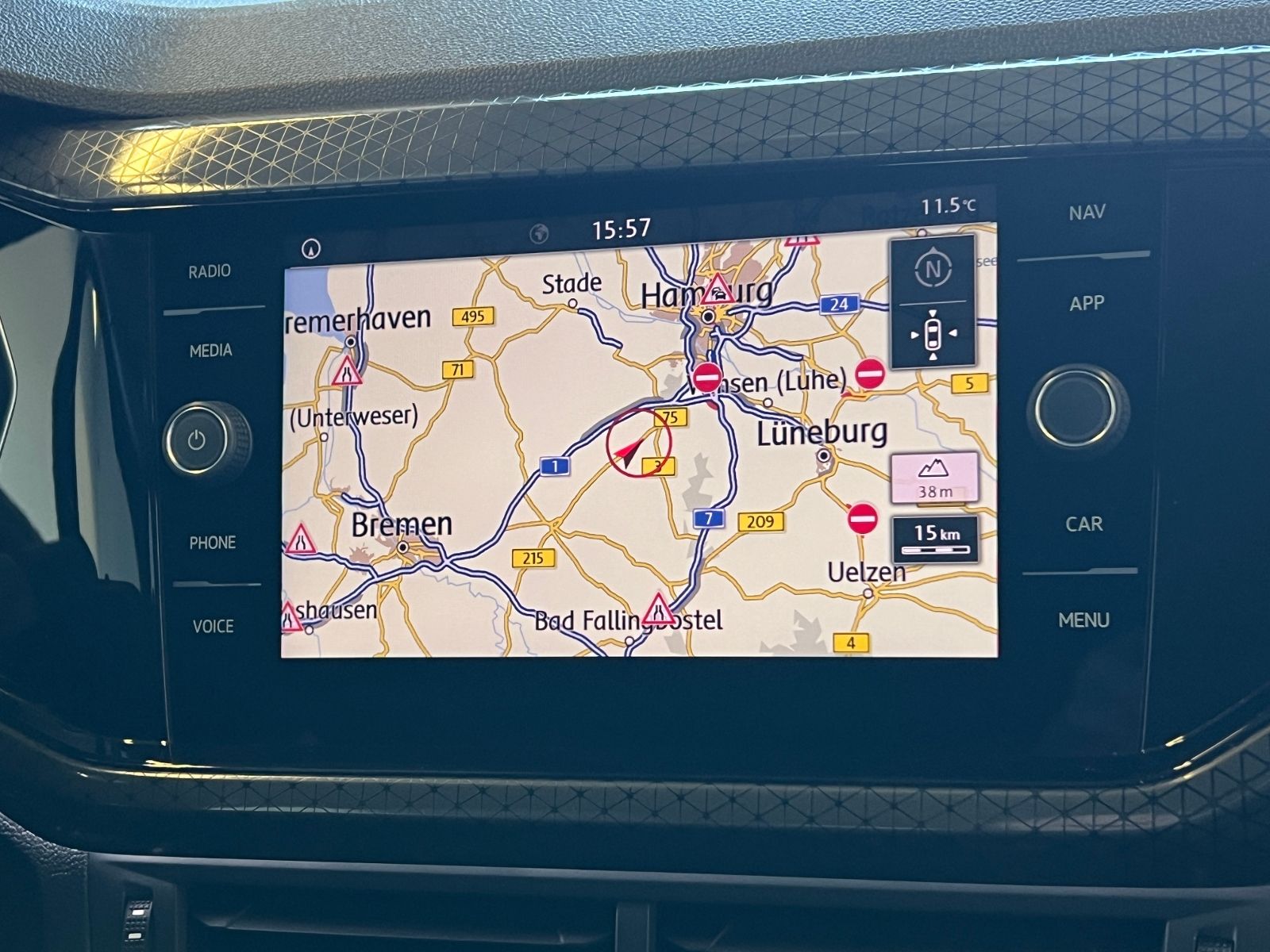 Fahrzeugabbildung Volkswagen T-Cross Style 1.0 TSI *LED, Navi, ACC, Sitzhzg.,