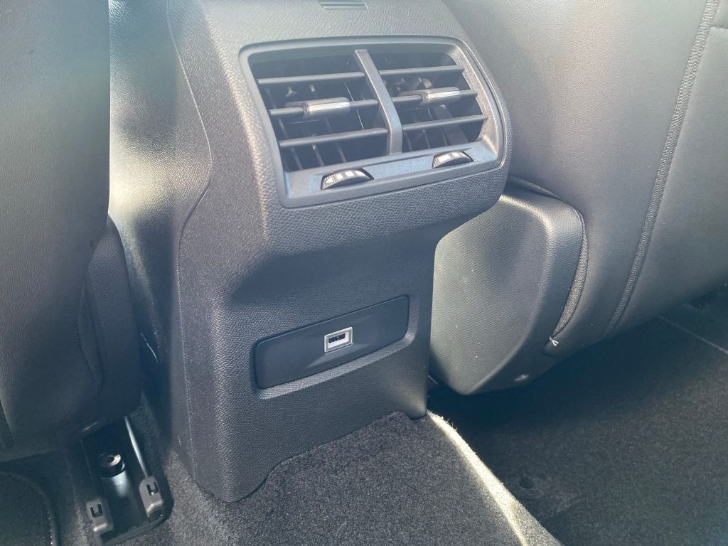 Fahrzeugabbildung Citroën C4 Hybrid 145 Automatik MAX *Winter-Pak*Alcantar