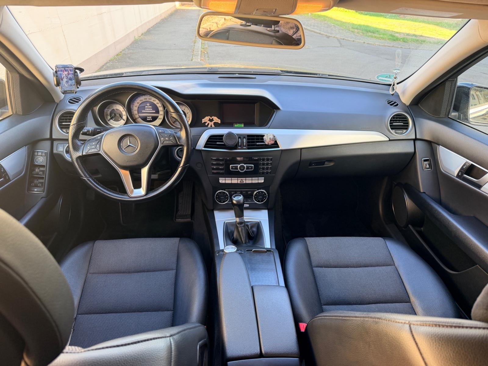 Mercedes-Benz C180 2013 — photo 11