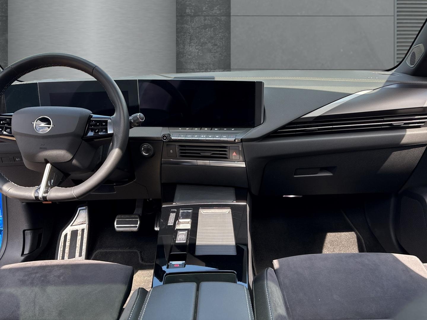 Opel Astra Electric Ultimate 54kWh Infotainment Tech 