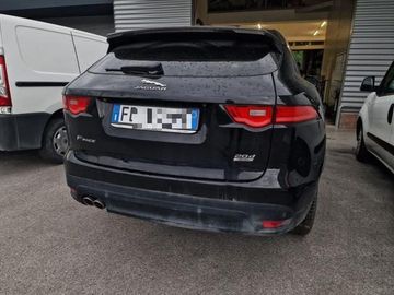 Jaguar F-Pace - 8