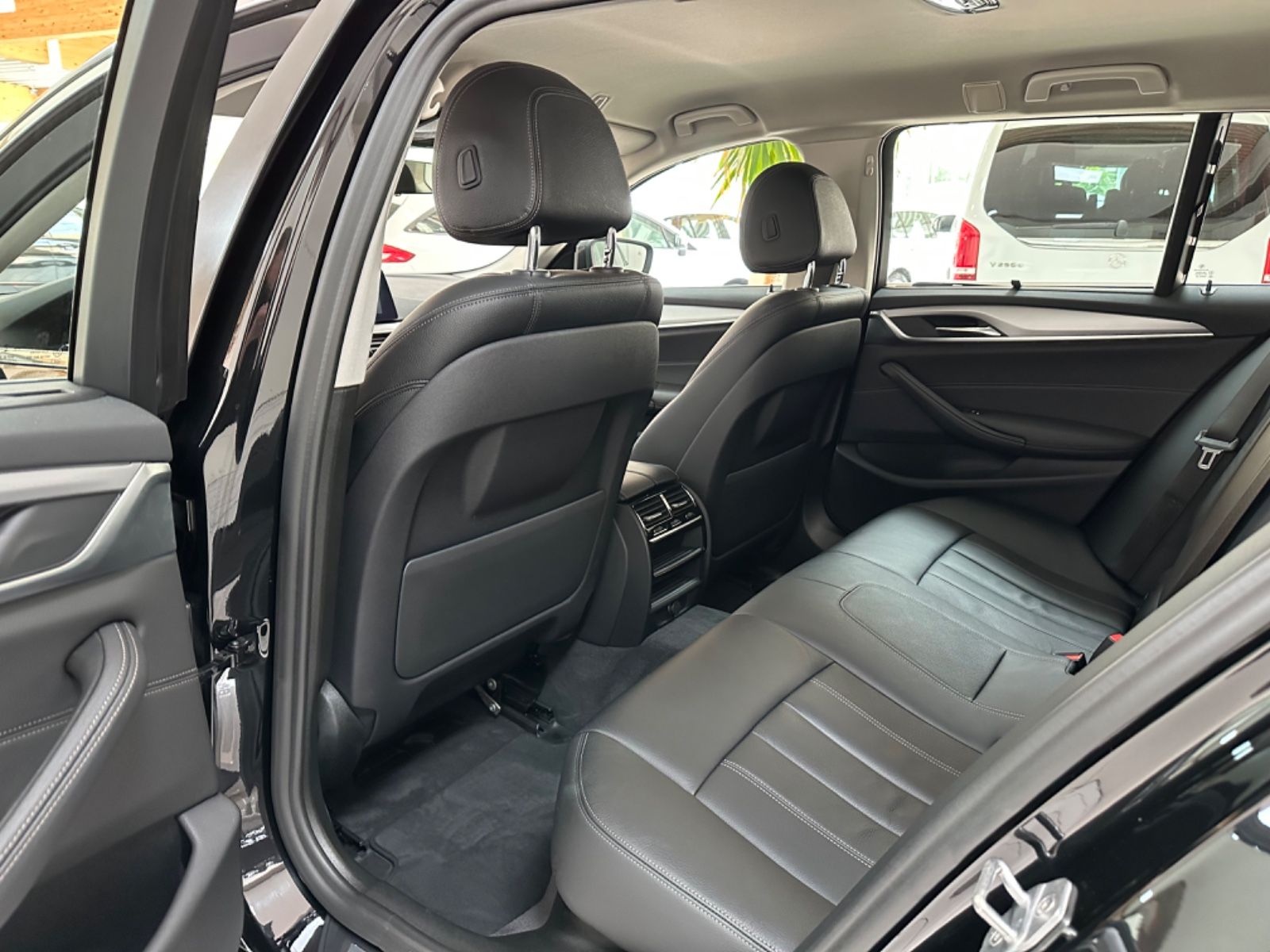 Fahrzeugabbildung BMW 520 d Touring *Leder, AHK*