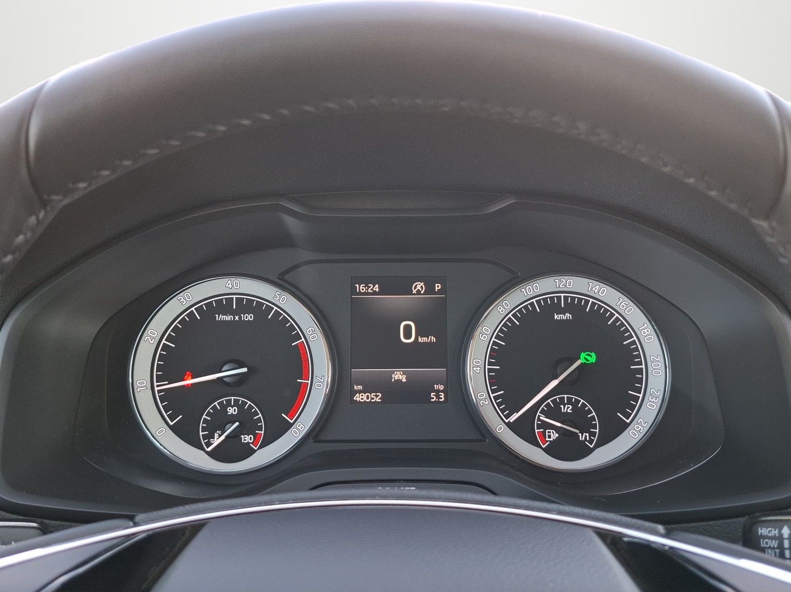 SKODA Karoq 1.5 TSI Ambition DSG / KLIMA / ALU / KAMER - Image 12
