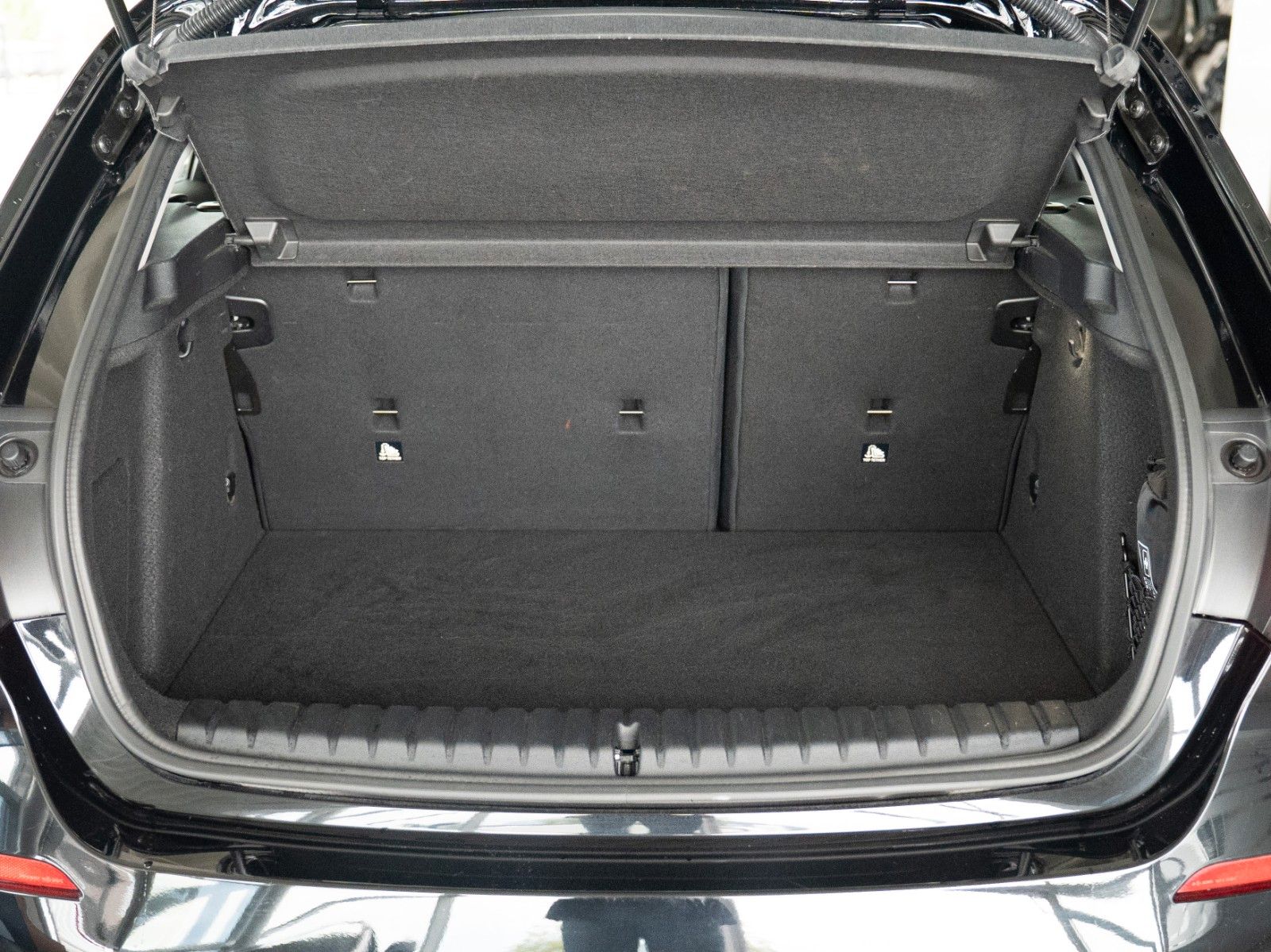 Fahrzeugabbildung BMW 118 i Sport Line AUTOMATIK/SITZHZG./PDC V+H/DAB