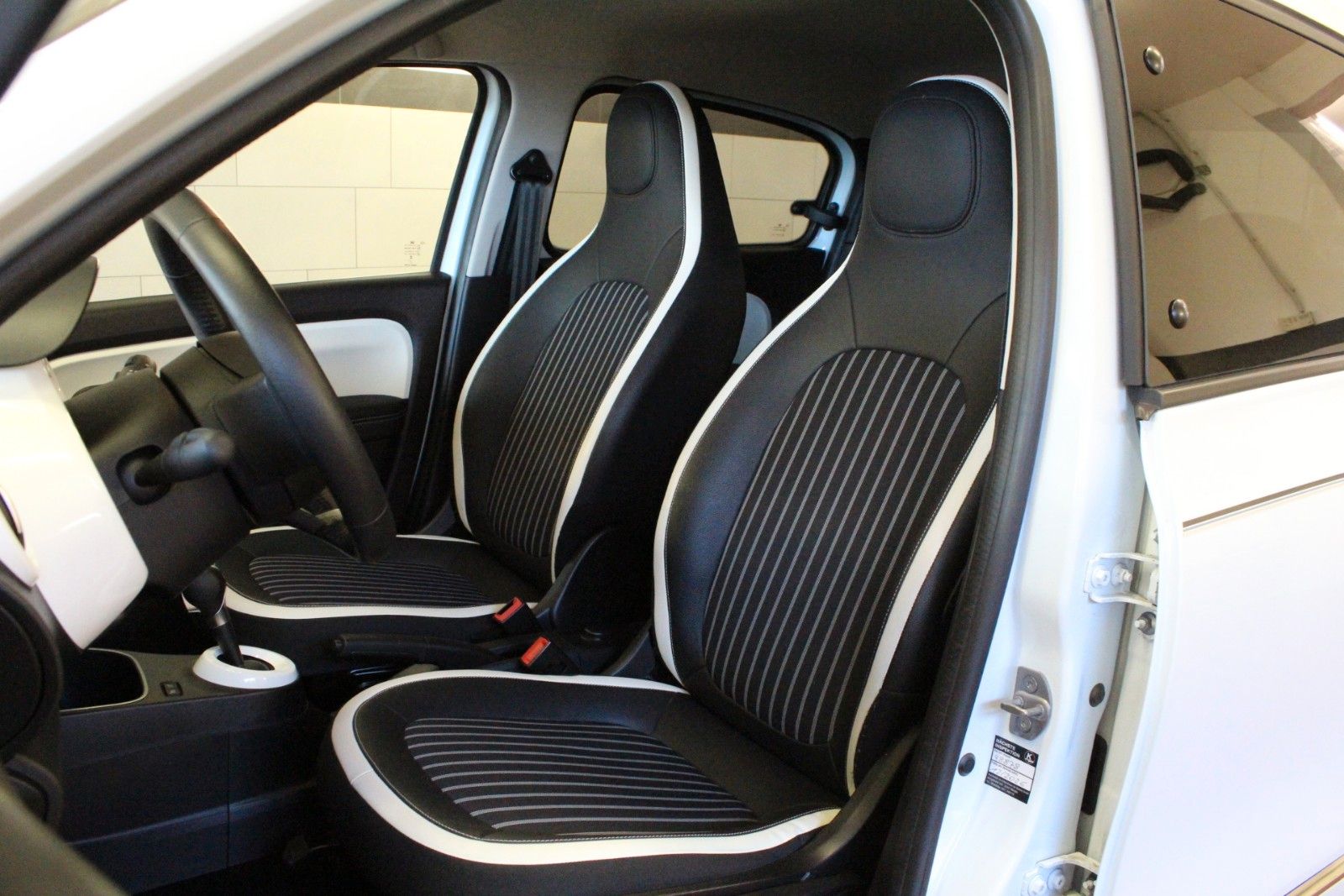 Fahrzeugabbildung Renault Twingo E-Tech 100% elektrisch*Plus Winterräder
