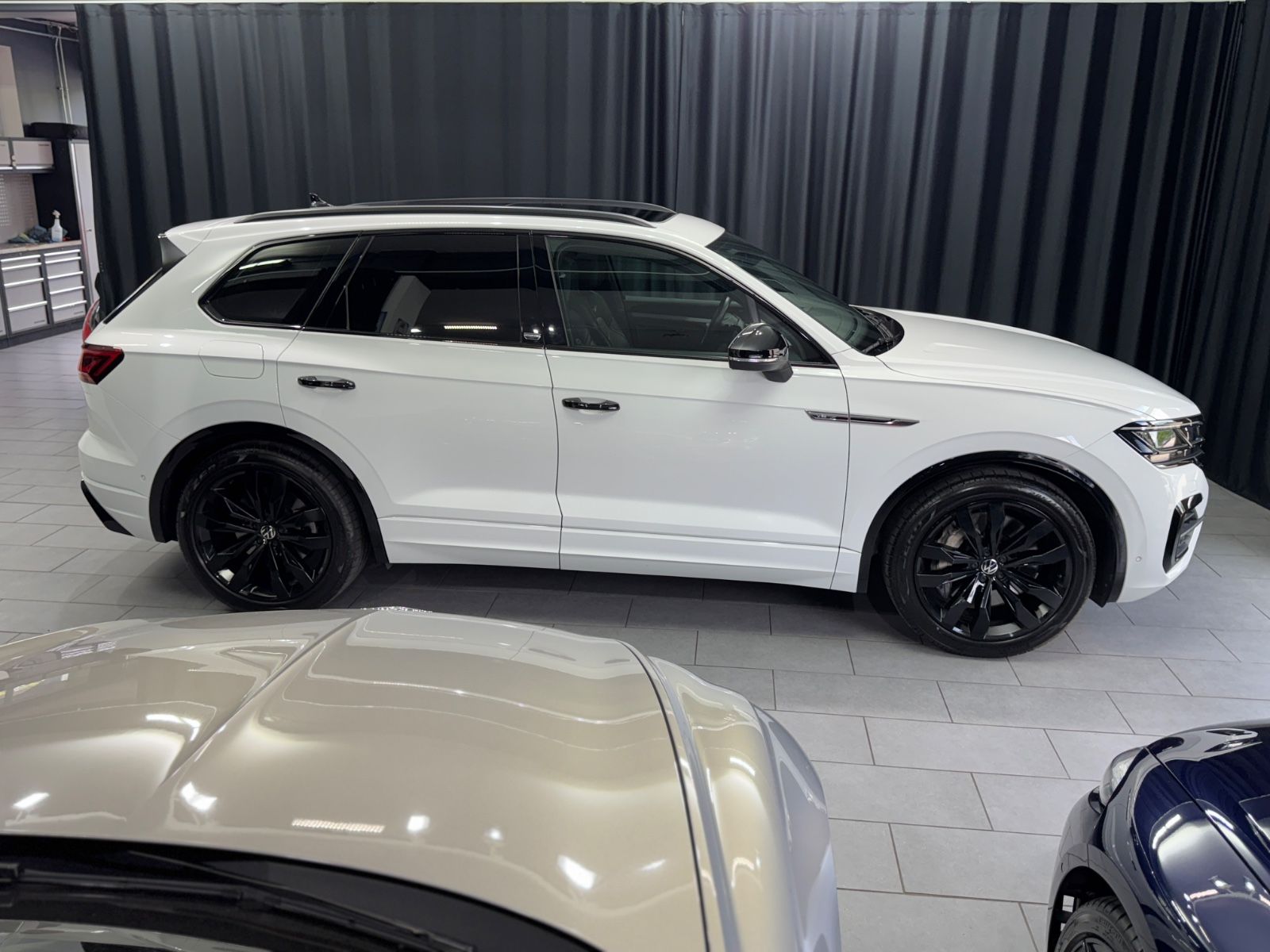 Fahrzeugabbildung Volkswagen Touareg 4.0 V8 TDI RLine|4Motion|MASSAGE|AHK|DYN