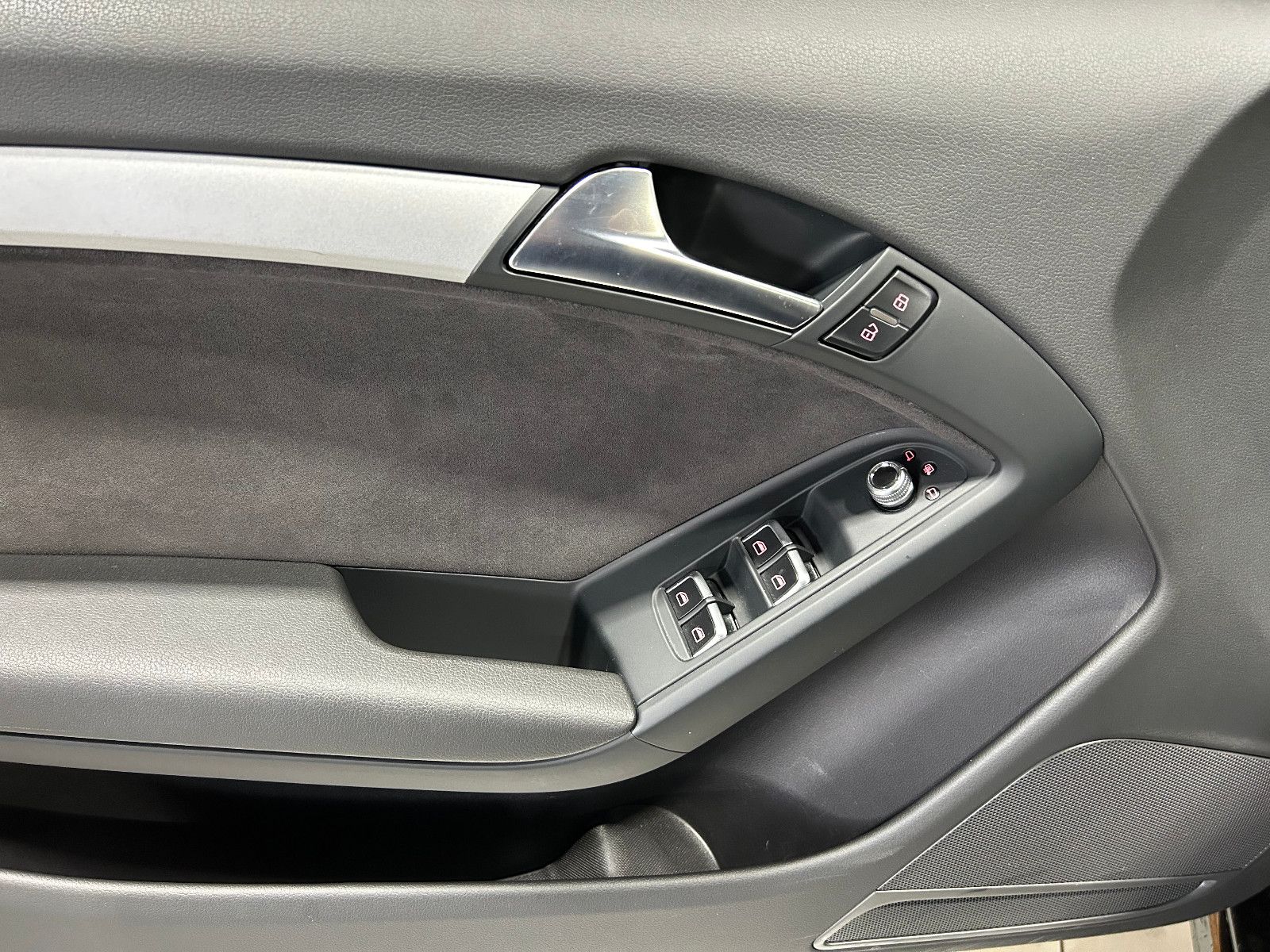 Fahrzeugabbildung Audi A5 Cabriolet 2.0 TDI  quattro/NAVI/PDC/SHZ/KLIMA