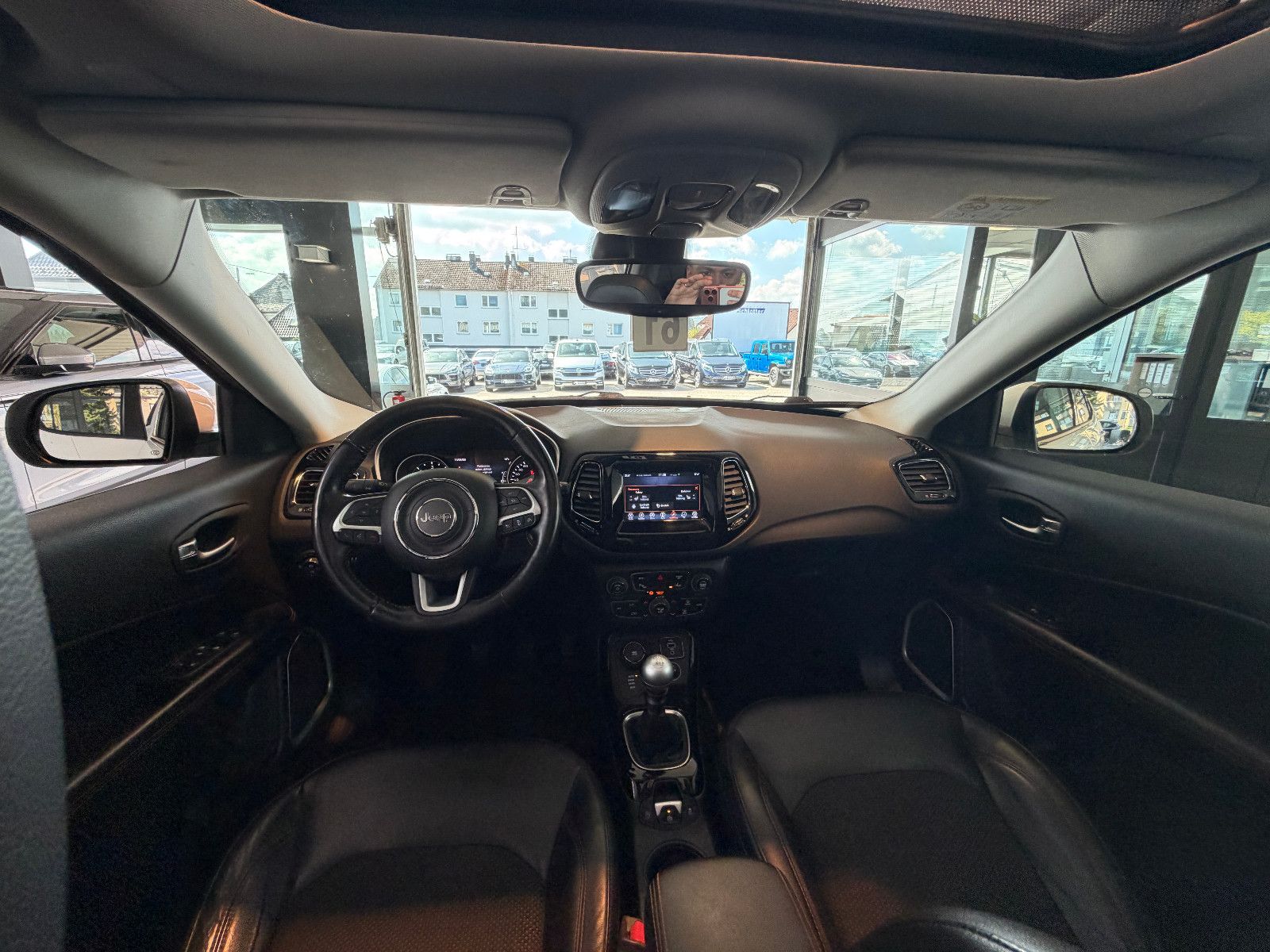 Fahrzeugabbildung Jeep Compass Limited 4WD /PANO/SHZ/L-HEIZ/PDC